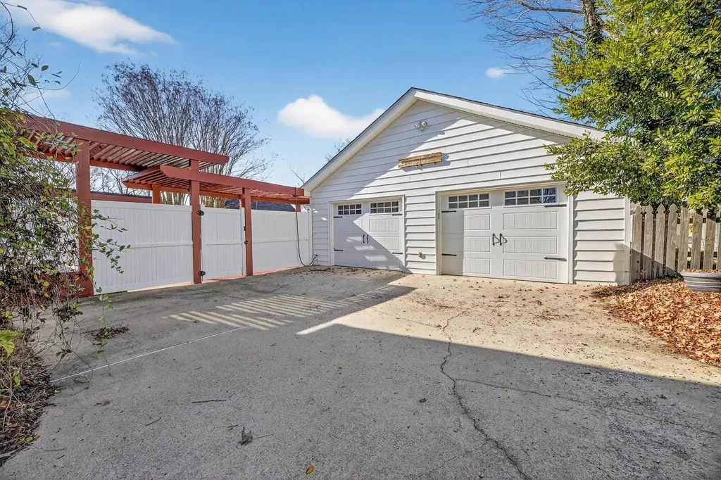 2738 Hilltop Circle Gadsden AL 35904