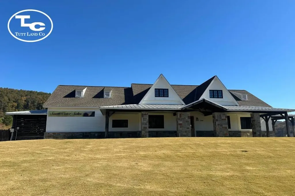 680 Corleone Cirle Guntersville AL 35976
