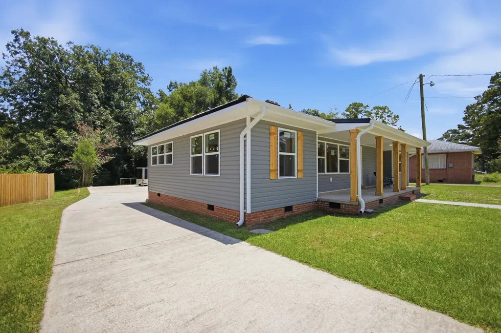 892 Claxton Avenue N Elba AL 36323