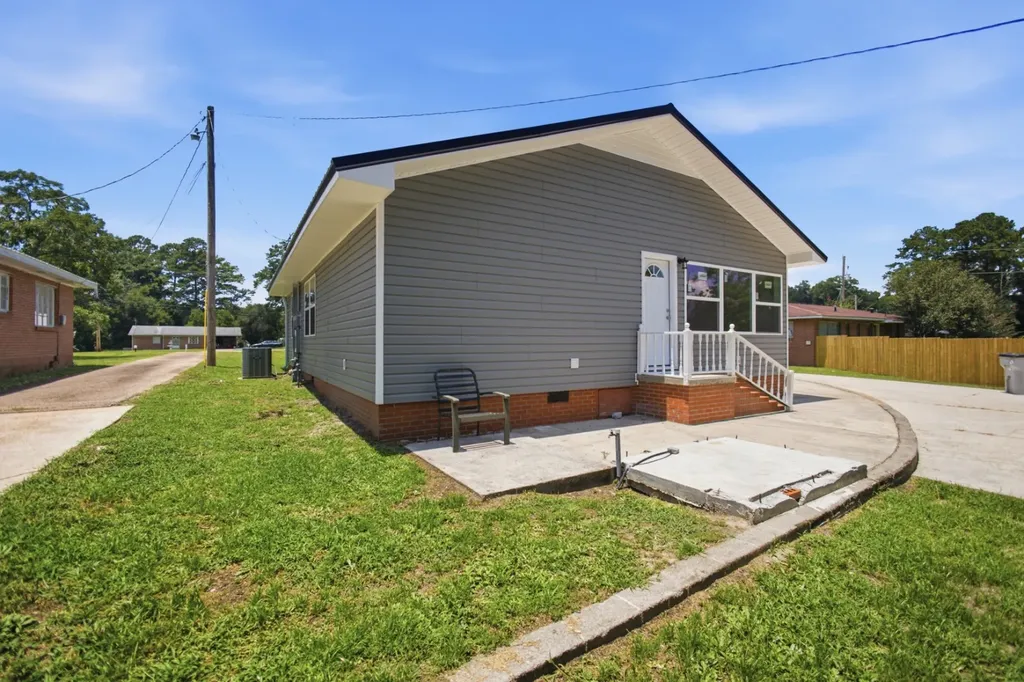 892 Claxton Avenue N Elba AL 36323