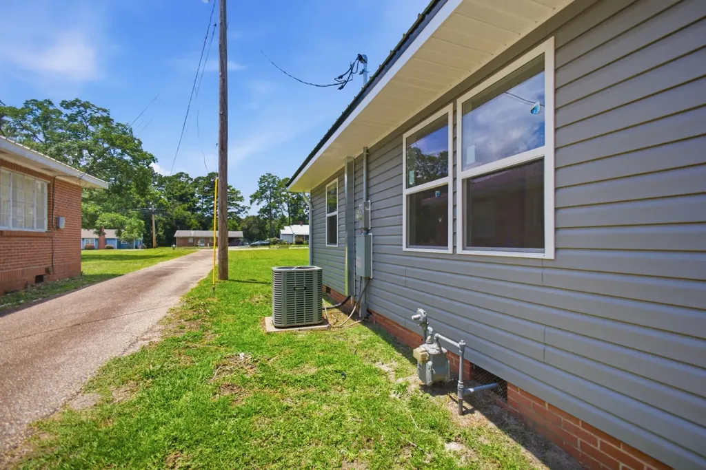 892 Claxton Avenue N Elba AL 36323