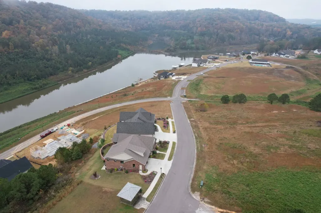 566 N Harbor Drive Guntersville AL 35976