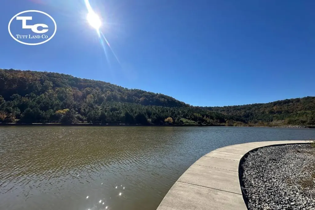 566 N Harbor Drive Guntersville AL 35976