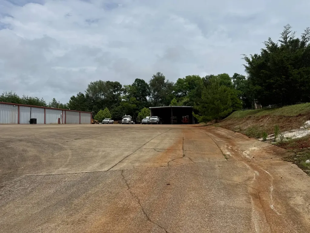7560 Lambs Ferry Road Rodgersville AL 35652