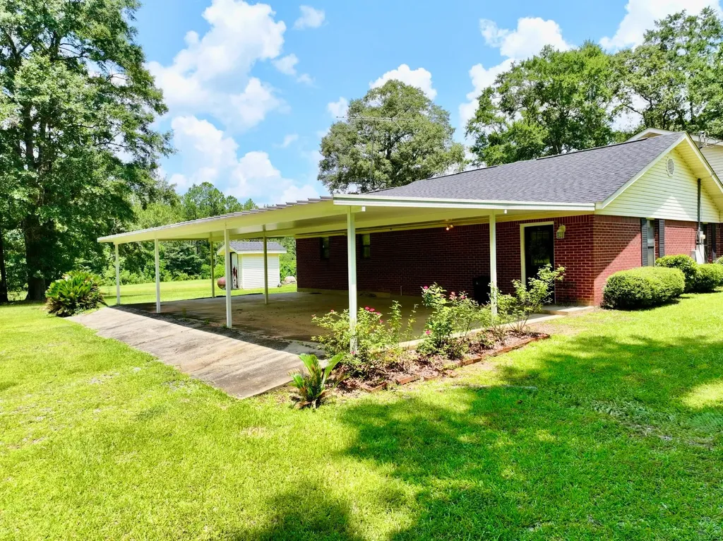 831 Pully Road Calvert AL 36513