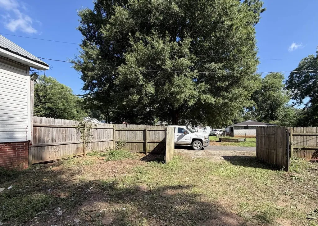 134 Pinewood Avenue Hueytown AL 35023
