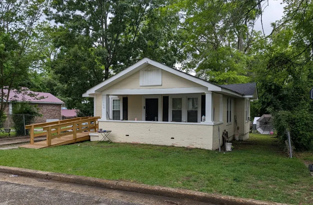 708 Windsor Street Gadsden AL 35903