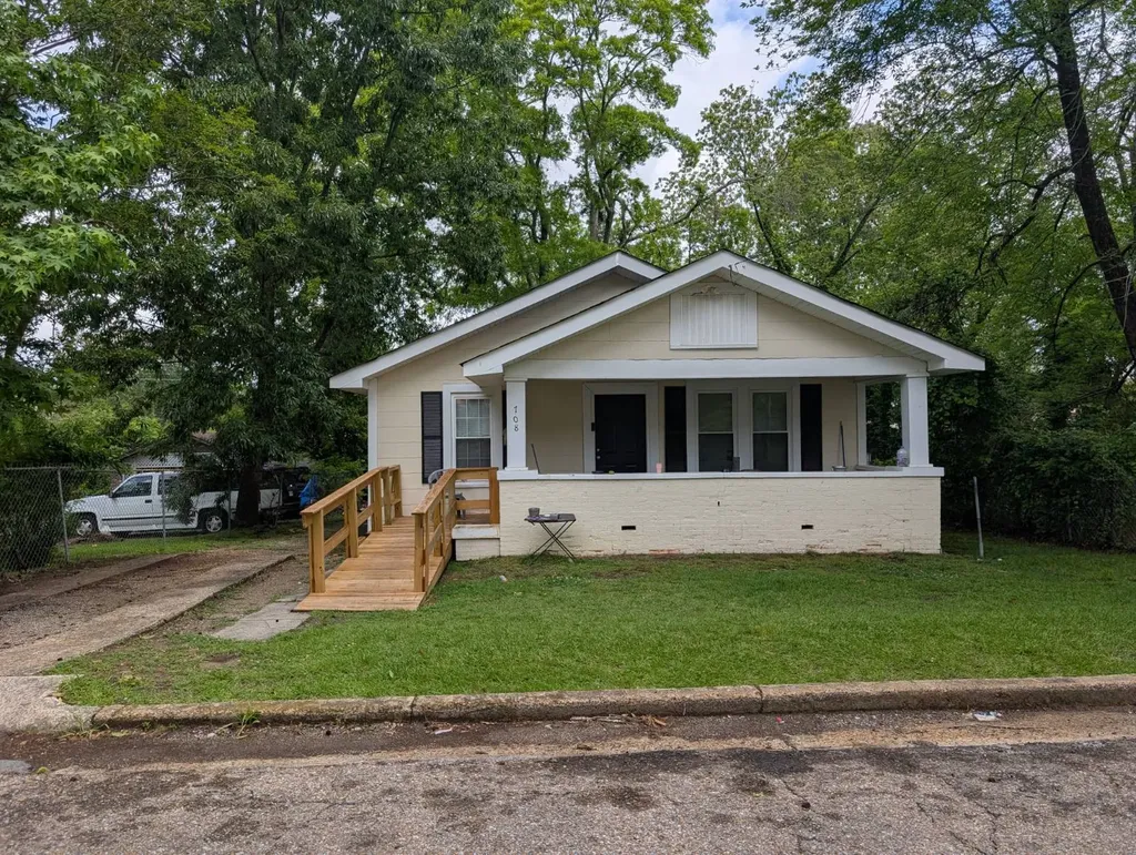 708 Windsor Street Gadsden AL 35903
