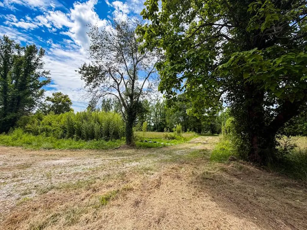 18390 County Road 8 Florence AL 35633