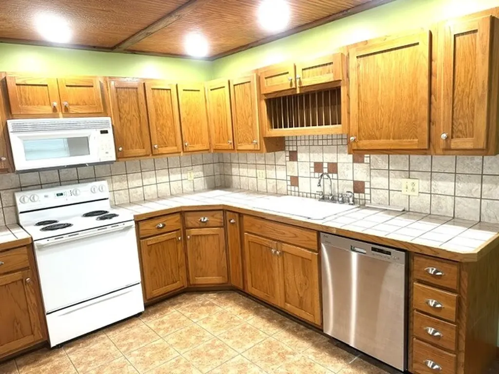 184 Cedar Ridge Estate Russellville AL 35653