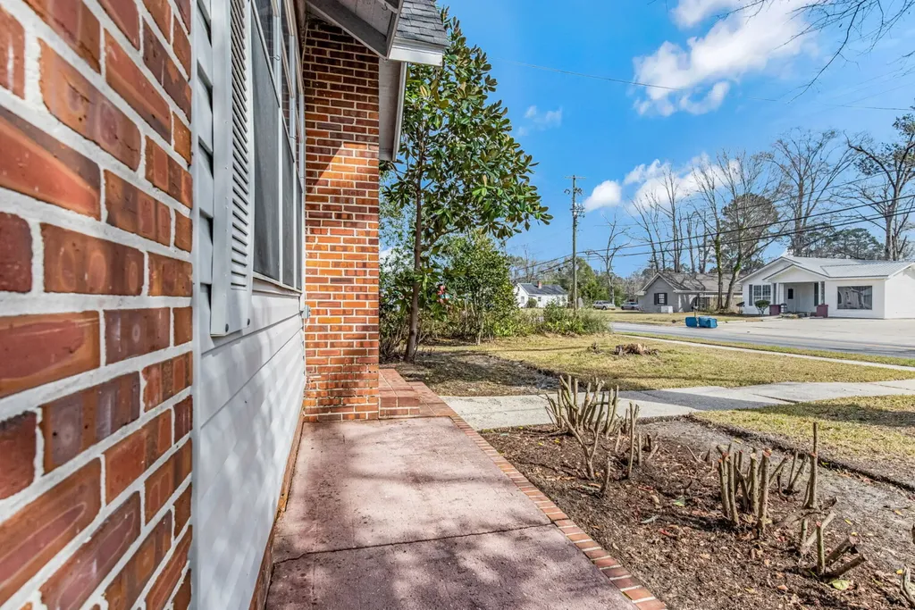817 Douglas Avenue Brewton AL 36426