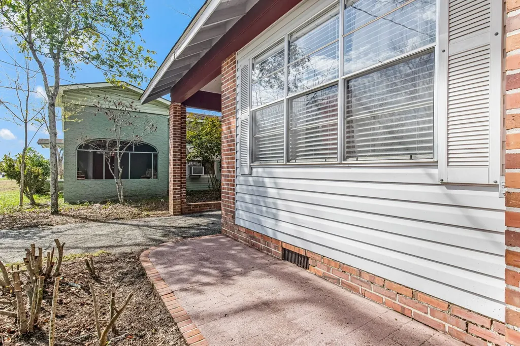 817 Douglas Avenue Brewton AL 36426