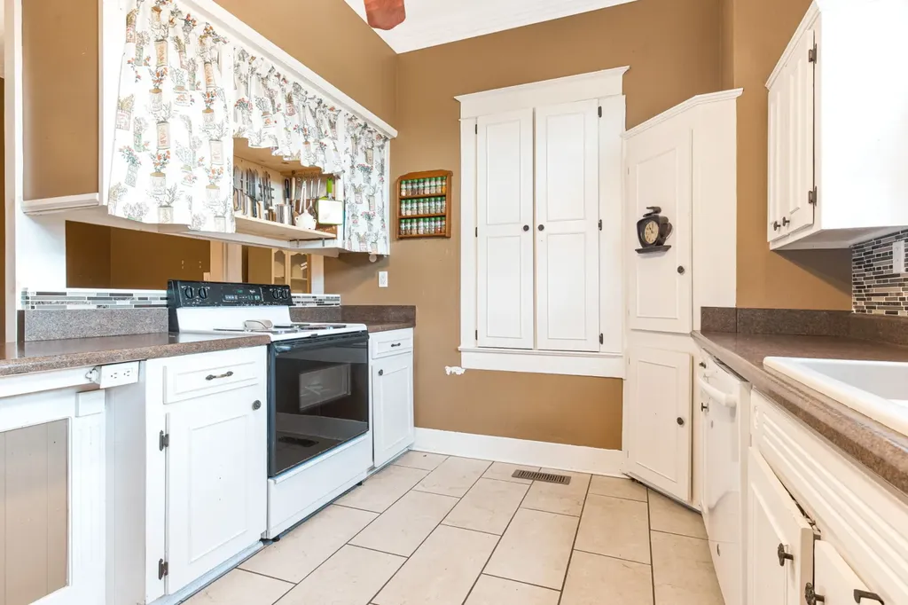817 Douglas Avenue Brewton AL 36426