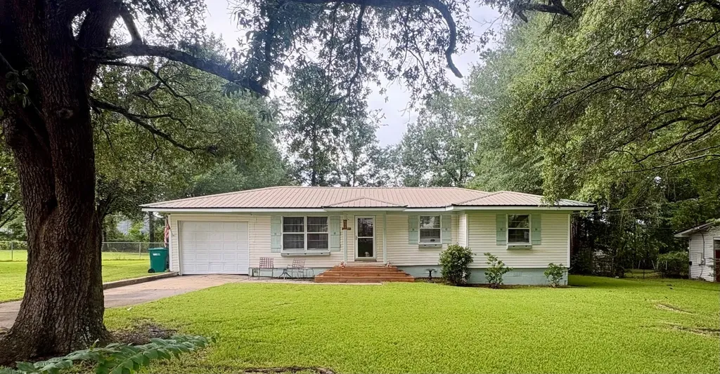 417 N Dvorak Circle Linden AL 36748