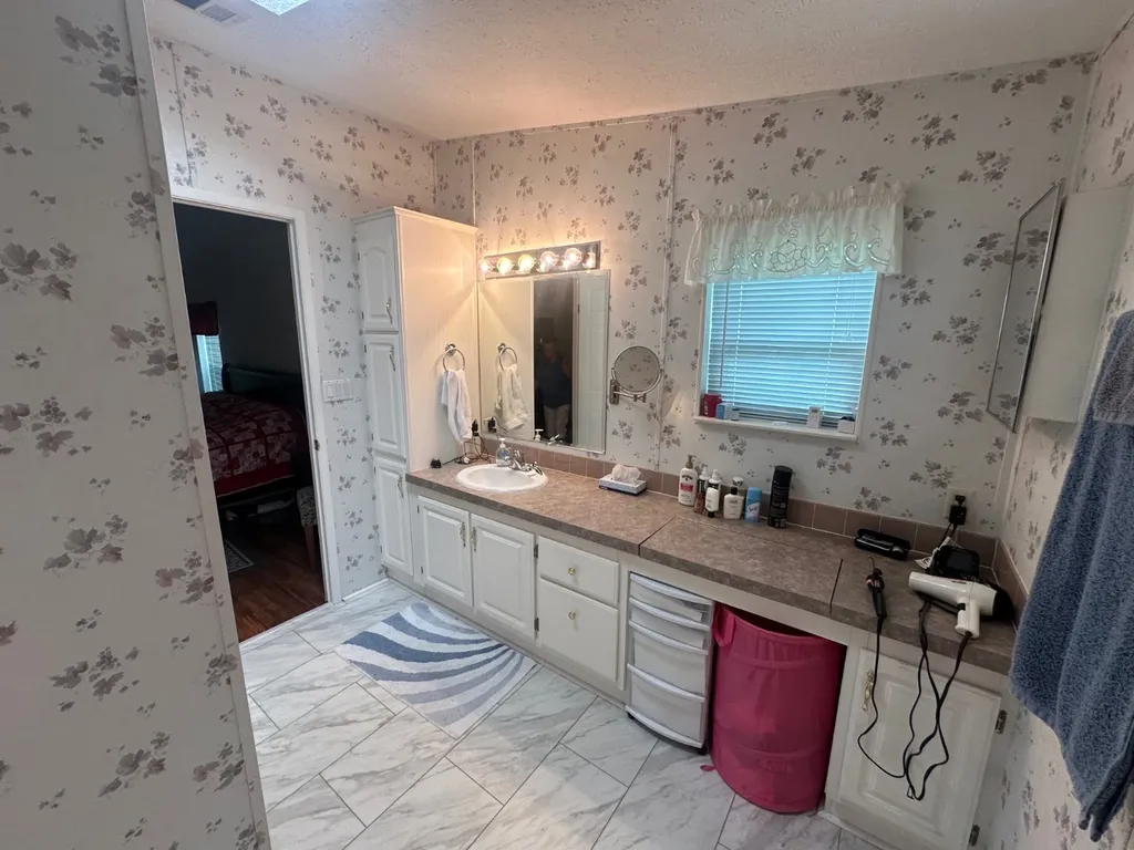 18070 Topaz Lane Foley AL 36535