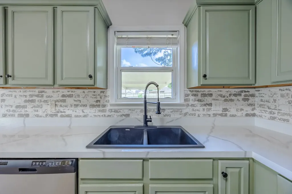 1715 Formosa Court Deatsville AL 36022