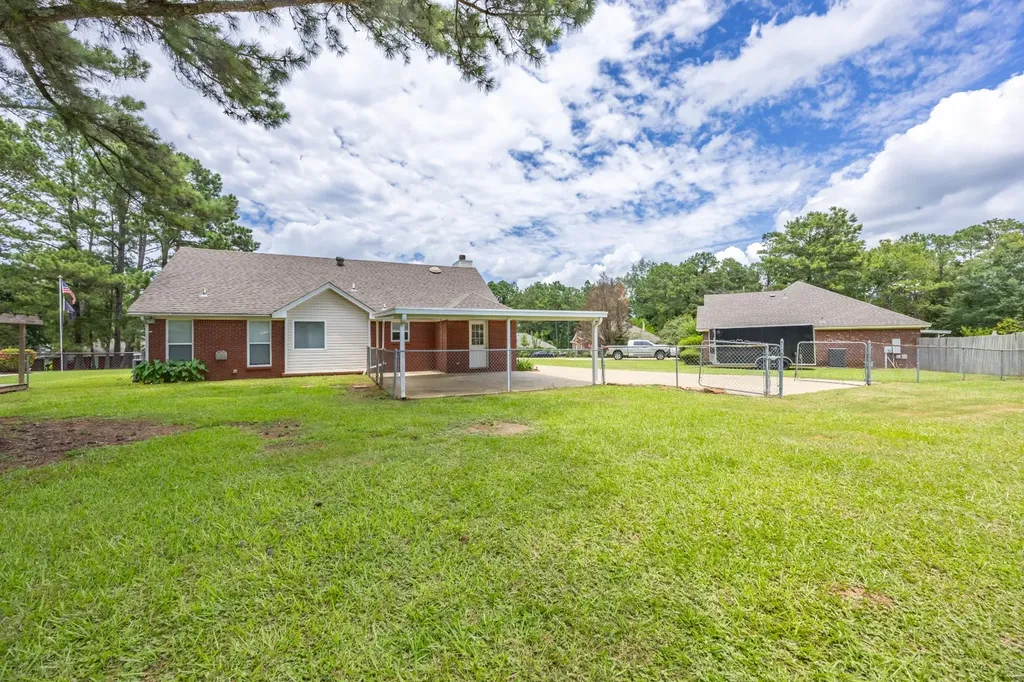 1715 Formosa Court Deatsville AL 36022