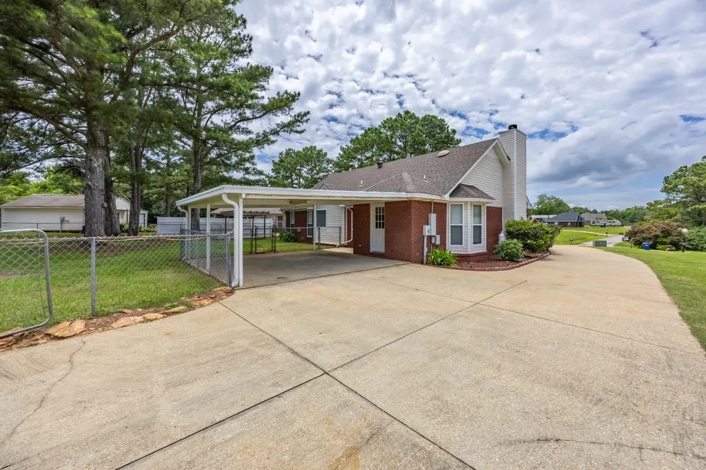 1715 Formosa Court Deatsville AL 36022