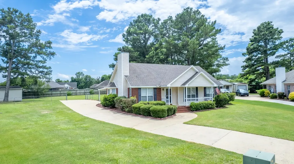 1715 Formosa Court Deatsville AL 36022