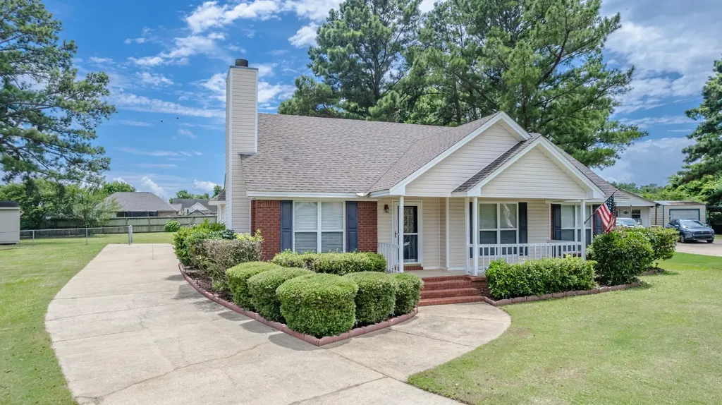 1715 Formosa Court Deatsville AL 36022