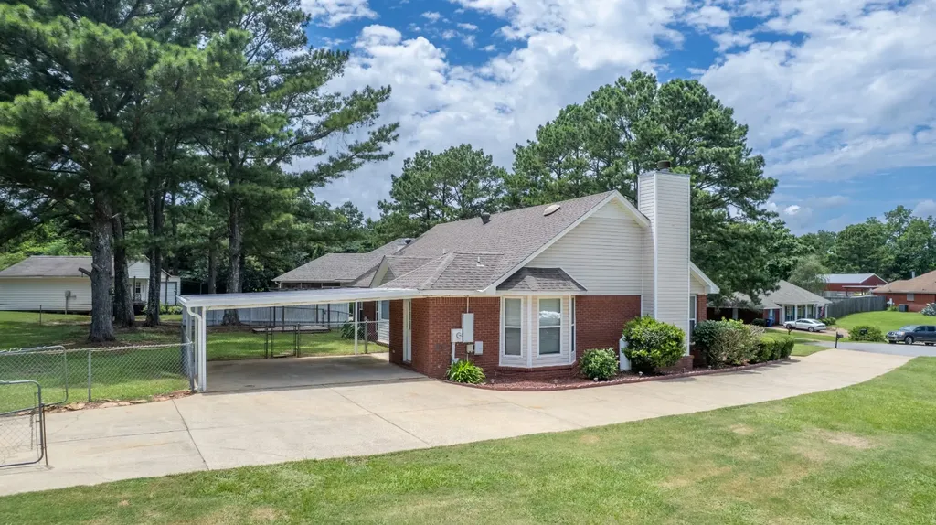 1715 Formosa Court Deatsville AL 36022