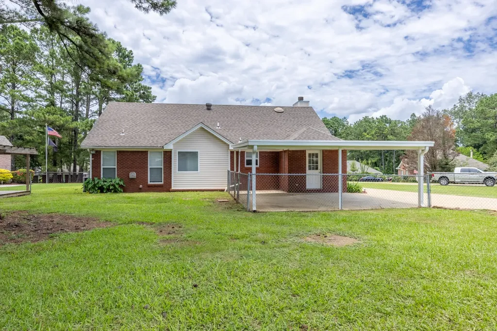 1715 Formosa Court Deatsville AL 36022