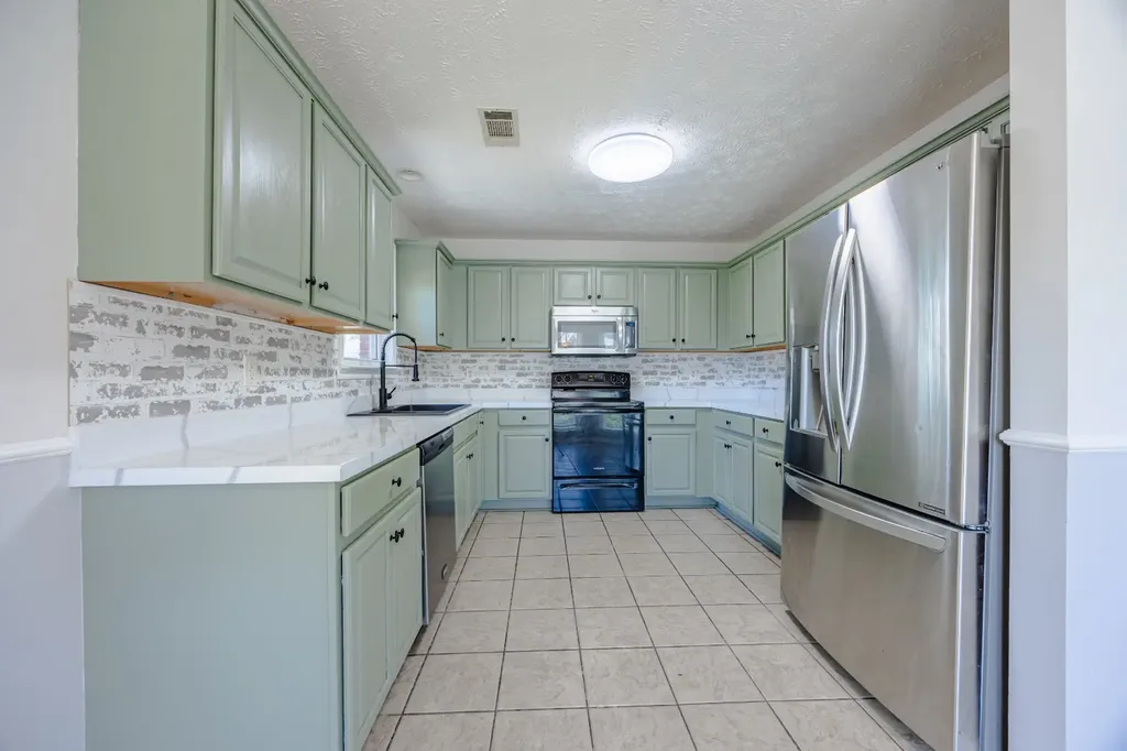 1715 Formosa Court Deatsville AL 36022