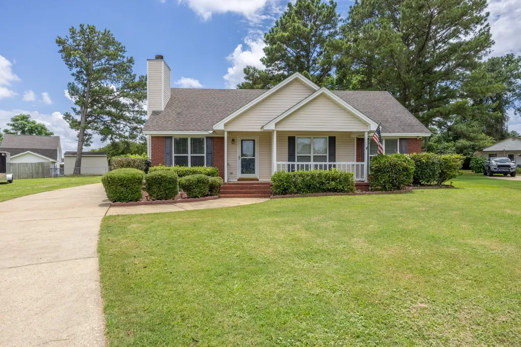 1715 Formosa Court Deatsville AL 36022