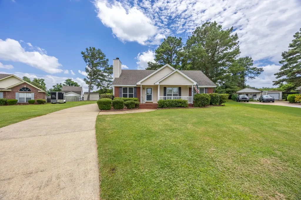 1715 Formosa Court Deatsville AL 36022