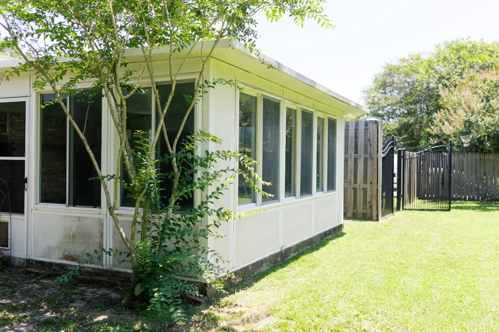 504 Vaughn Drive N Satsuma AL 36572