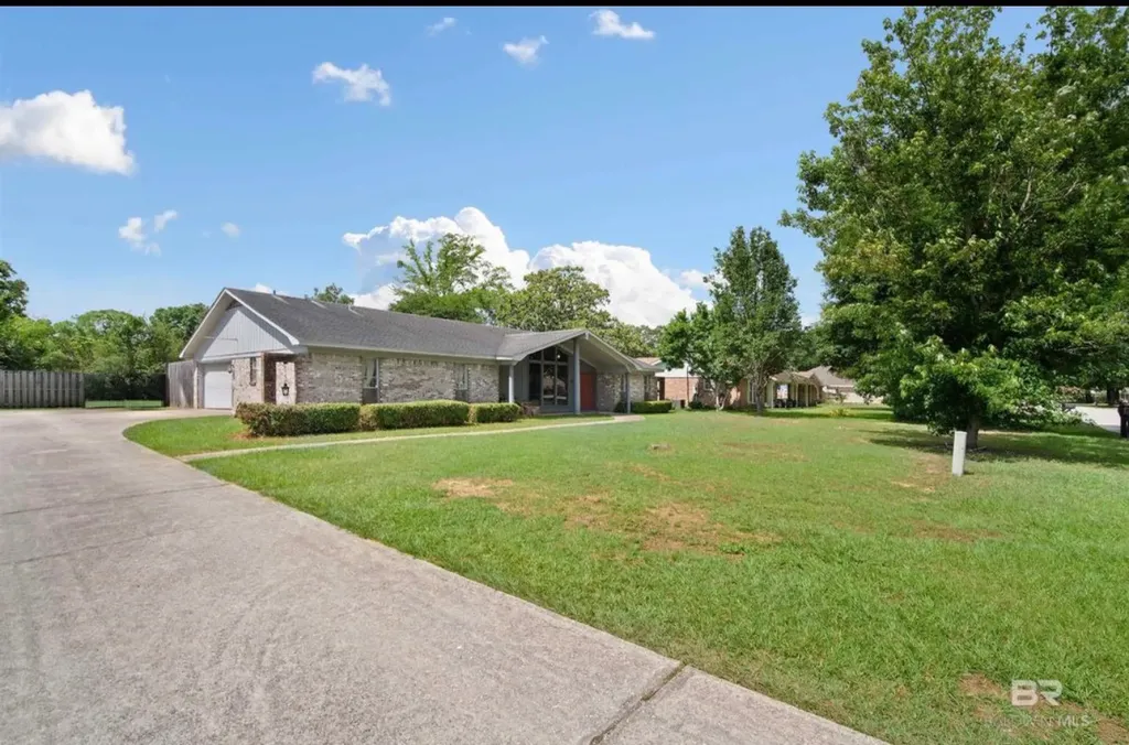 504 Vaughn Drive N Satsuma AL 36572