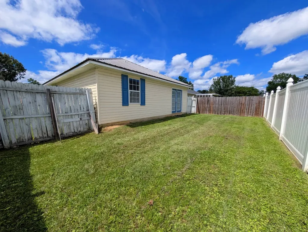 303 Autumnwood Drive Rainbow City AL 35906
