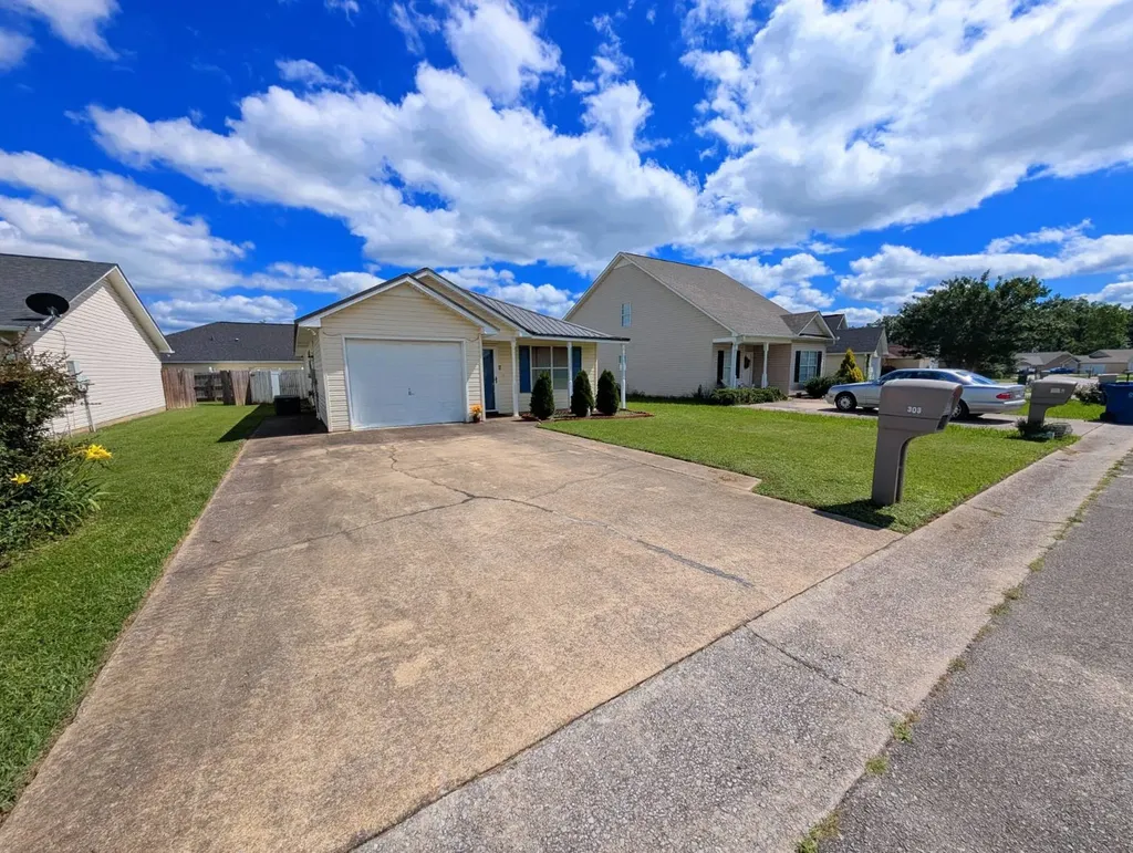 303 Autumnwood Drive Rainbow City AL 35906
