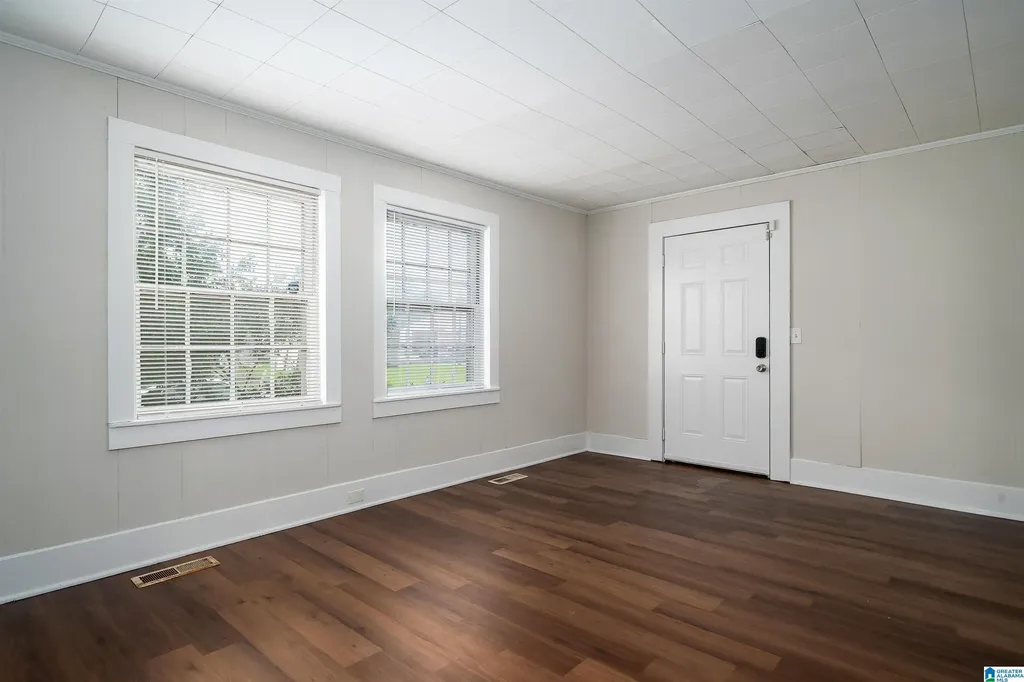 109 9th Court S Bessemer AL 35020
