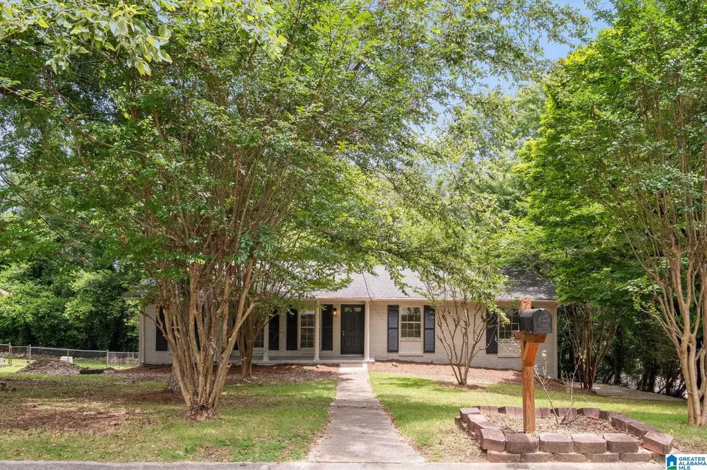 2825 2nd Way NW Center Point AL 35215