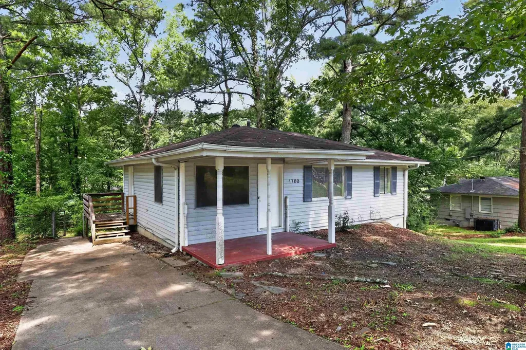 1700 4th Way NW Center Point AL 35215