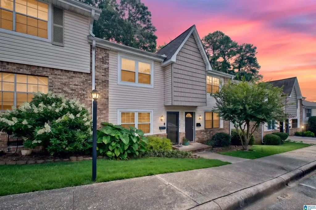 2725 Southbury Circle Vestavia Hills AL 35216