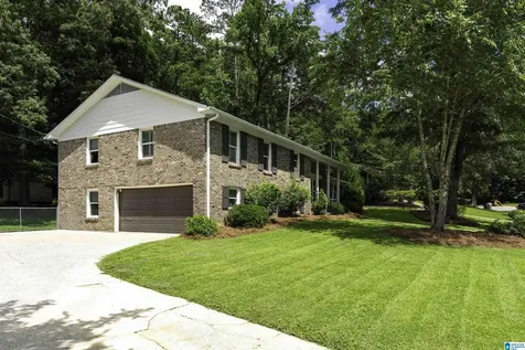 1457 Willoughby Circle Vestavia Hills AL 35216