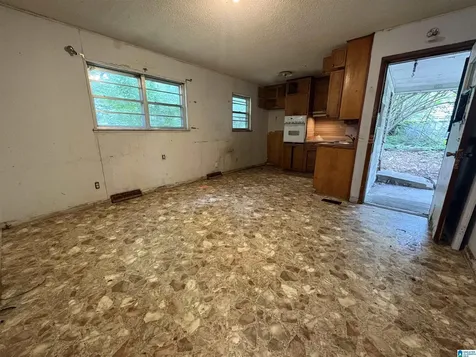 1914 3rd Street NW Center Point AL 35215