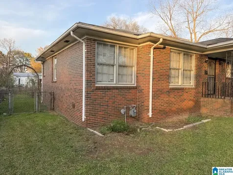 604 40th Place Fairfield AL 35064