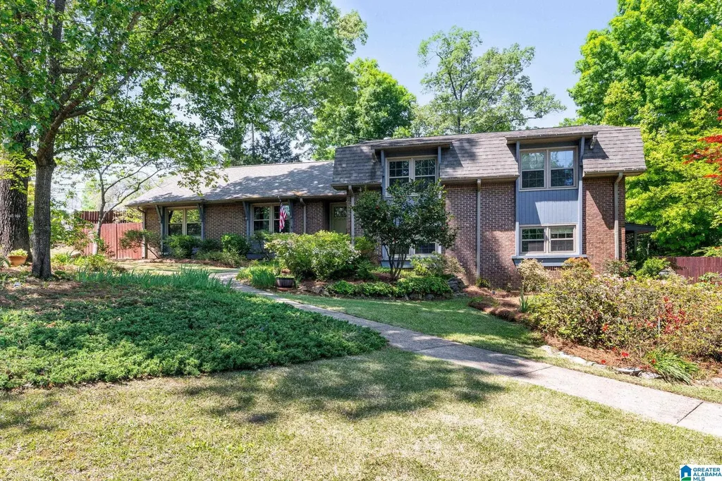 3448 Lynngate Circle Hoover AL 35216