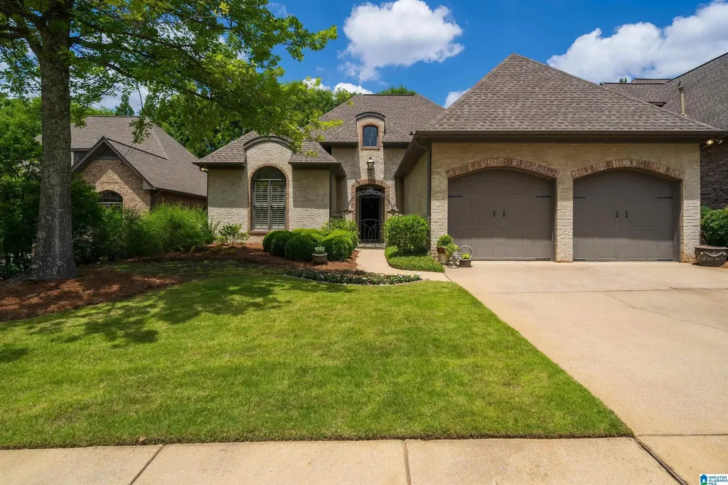 1672 Warren Lane Vestavia Hills AL 35243