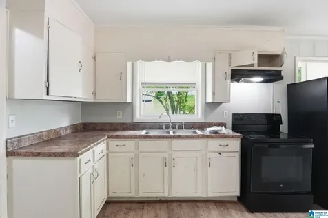 409 16th Avenue NW Center Point AL 35215