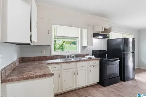 409 16th Avenue NW Center Point AL 35215