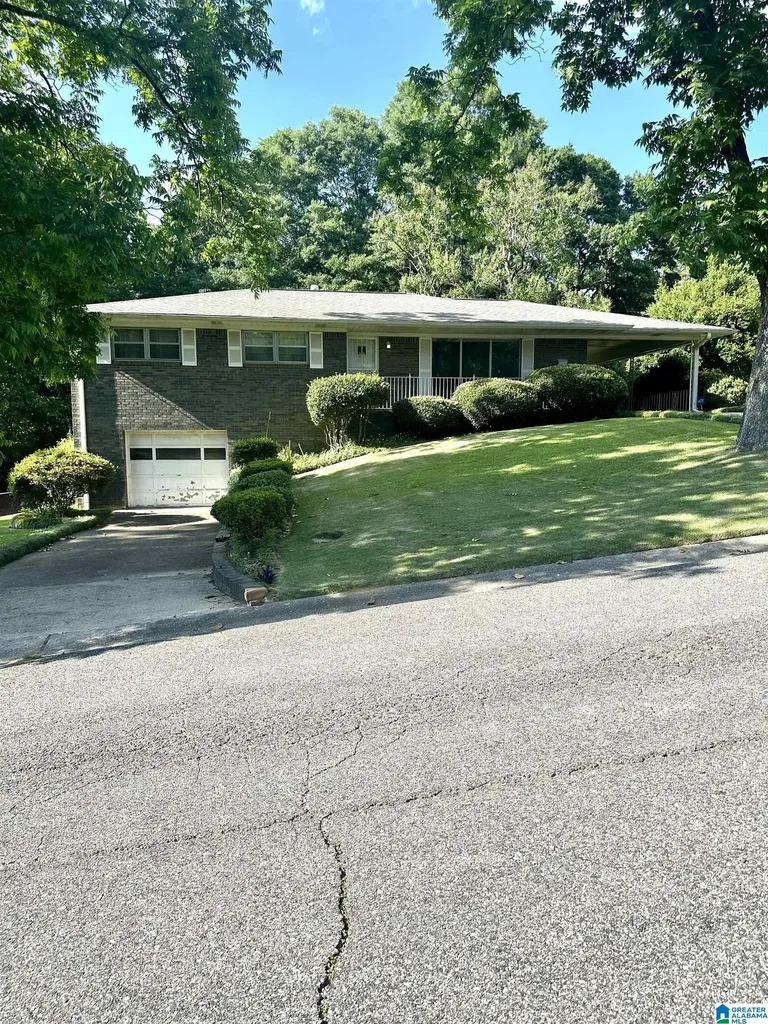 3011 Crestlane Drive Adamsville AL 35005