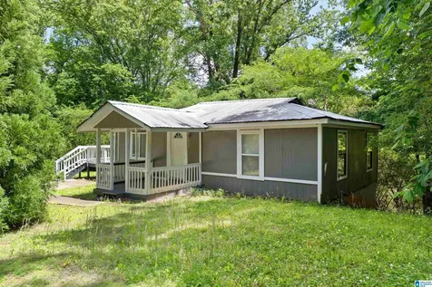 779 11th Avenue SE Graysville AL 35073