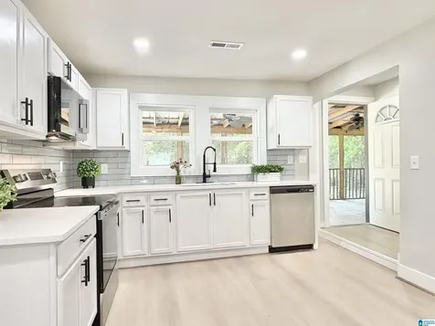 121 W Crest Road Bessemer AL 35023