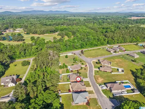84 N Creek Drive Sylacauga AL 35150
