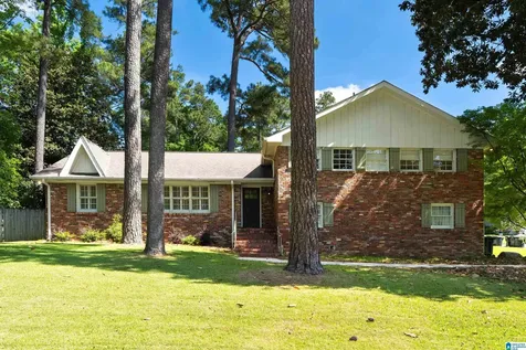 2300 Crossgate Trail Vestavia Hills AL 35243
