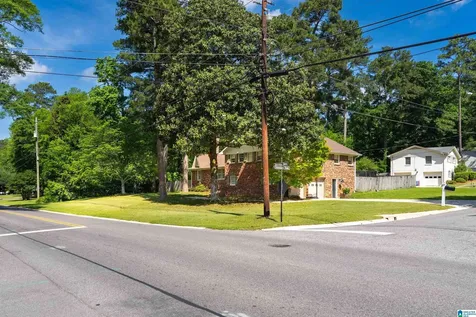 2300 Crossgate Trail Vestavia Hills AL 35243